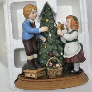 Vintage 1982 Avon Keeping Christmas Tradition Porcelain Figurine